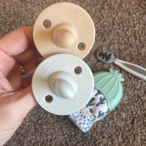 Never used - teething mitt, high quality binkies and teething spoon - Picture 2 of 4